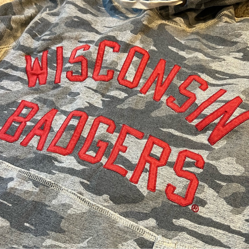 American Eagle Outfitters Wisconsin Badgers Camo Hoodie Sweatshirt